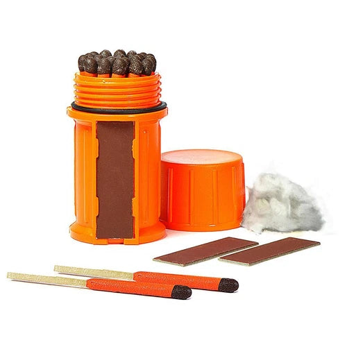 UCO 25 stormproof matches + container