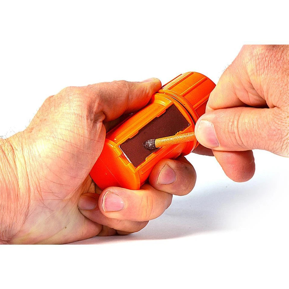 UCO 25 stormproof matches + container — additional product view 3